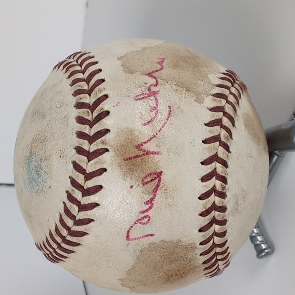 Phil Niekro Autographed Baseball & 87 Topps card